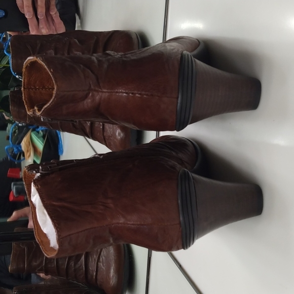 GENTLE SOULS OSANNA BROWN SLOUCHY LEATHER BOOTIES NWOT - Picture 5 of 7